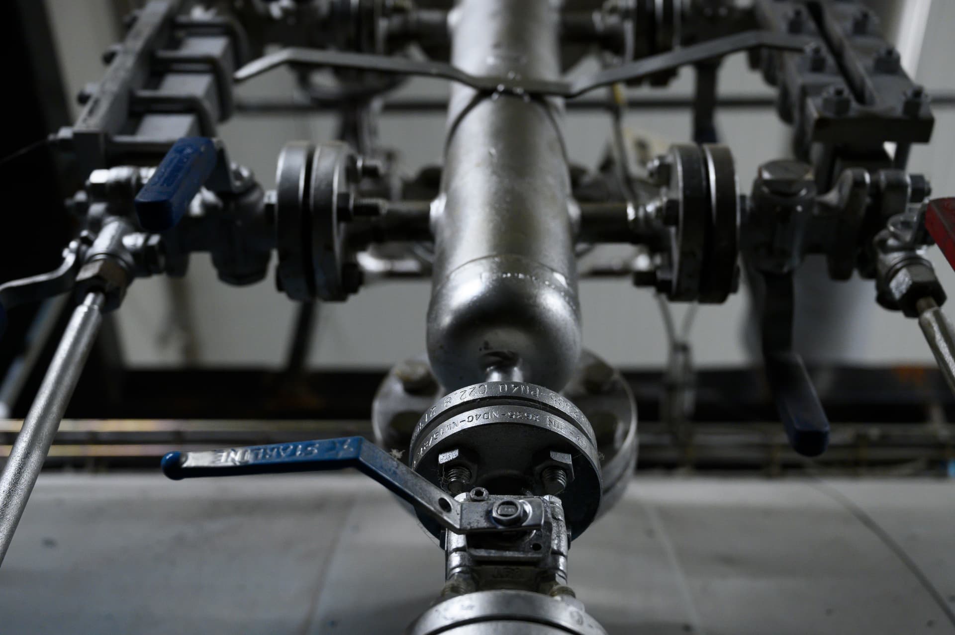 Valves and piping of the Empro process installation